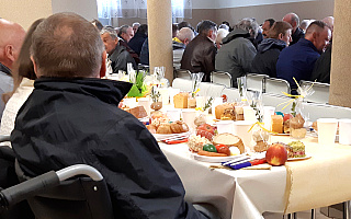 Caritas zorganizowała śniadanie dla 300 osób. Niektórzy potrzebujący byli już dziewiętnasty raz